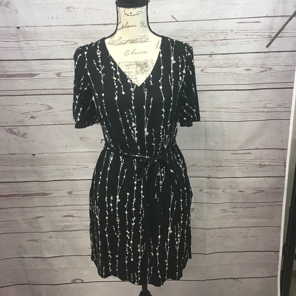 A New Day Womens‎ XS Black White Botanical Print V-Neck Short Sleeve Wrap Dress